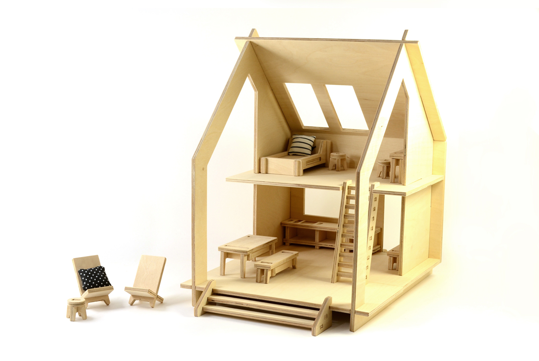 drewniany domek dla lalek