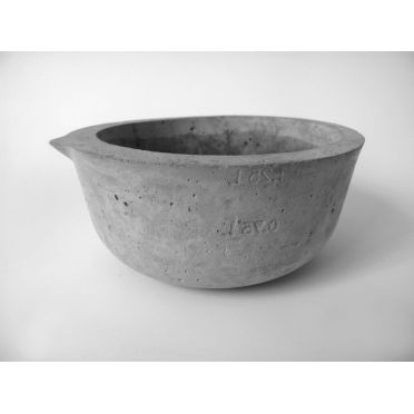 Concrete Pot MALUCH— minimalistyczny, skoncentrowany na materiale dizajn