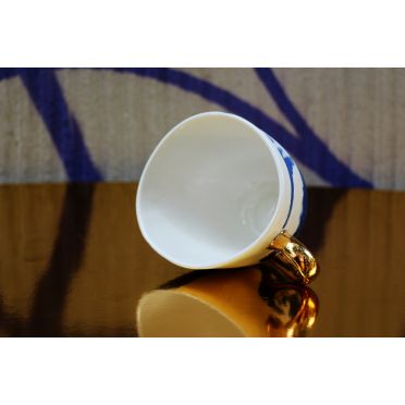 Porcelanowa filiżanka ze złotem