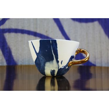 Porcelanowa filiżanka ze złotem