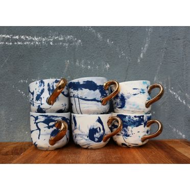 Porcelanowy kubek ze złotem