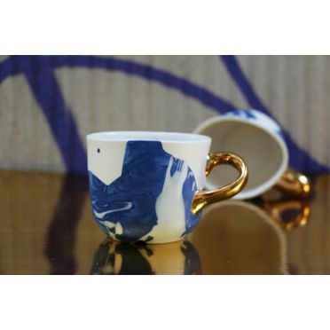 Porcelanowy kubek ze złotem