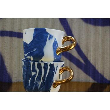 Porcelanowy kubek ze złotem