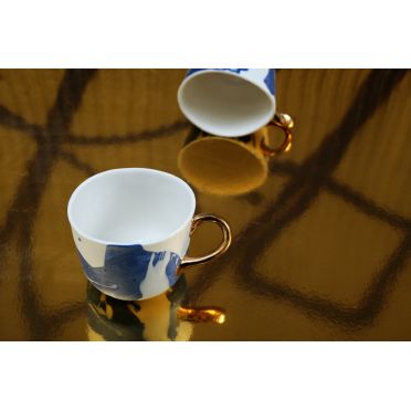 Porcelanowy kubek ze złotem