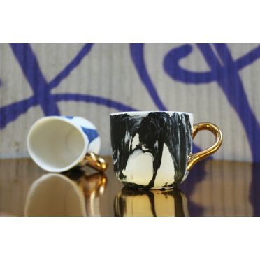 Porcelanowy kubek ze złotem