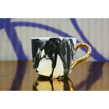 Porcelanowy kubek ze złotem