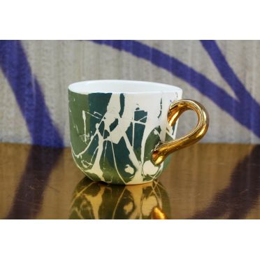 Porcelanowy kubek ze złotem