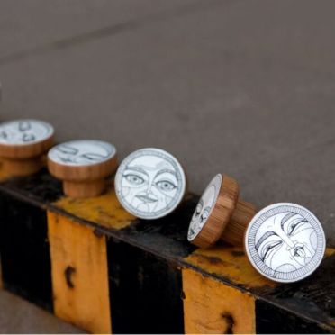 Emaliowane gałki do mebli FACES - DOT Manufacture