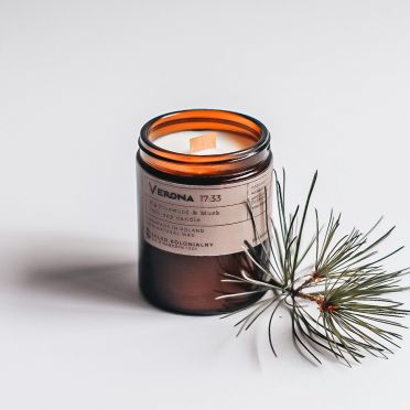 NATURALNA ŚWIECA SOJOWA - VERONA 17:33 fig,pinewood&musk I 180ml