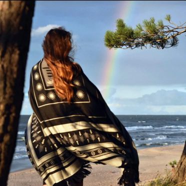 TKANY NA KROŚNIE BAMBUSOWO BAWEŁNIANY PLED WE WZORZE MOKOSZ