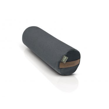 Lniany, grafitowy mały wałek gryczany WellB z uchwytem z celulozowej skóry, sfotografowany na białym tle.