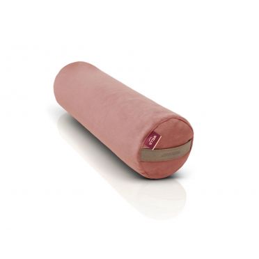 Jasnoróżowy mały wałek gryczany WellB z uchwytem z celulozowej skóry, sfotografowany na białym tle.