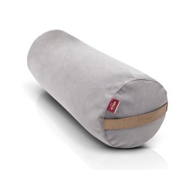 Duży, jasnoszary wałek do jogi WellB z uchwytem ze skóry celulozowej, na białym tle, pokazany z boku.