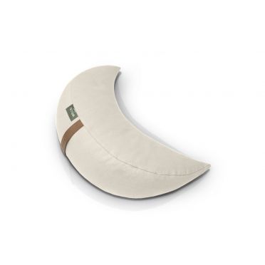 poduszka do medytacji i relaksacji w kolorze złamanej bieli, w kształcie księżyca, leżąca na białym tle.